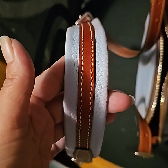 EUC DOONEY & BOURKE SHOULDER BAG. - Picture 4 of 9